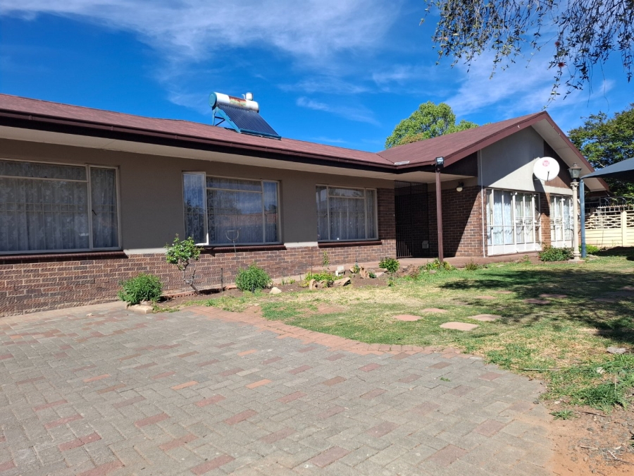 14 Bedroom Property for Sale in Universitas Free State